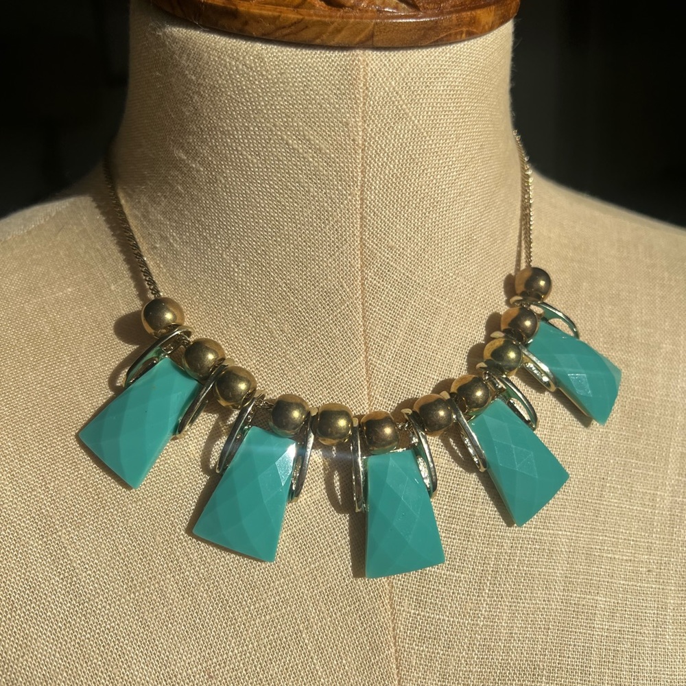 Emerald green chunky necklace